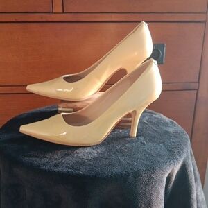 Kenneth Cole New York Cream Heels Size 7
